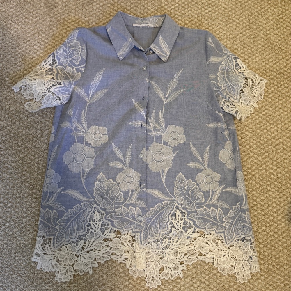 Tahari Sky Blue Size Small Collared Shirt